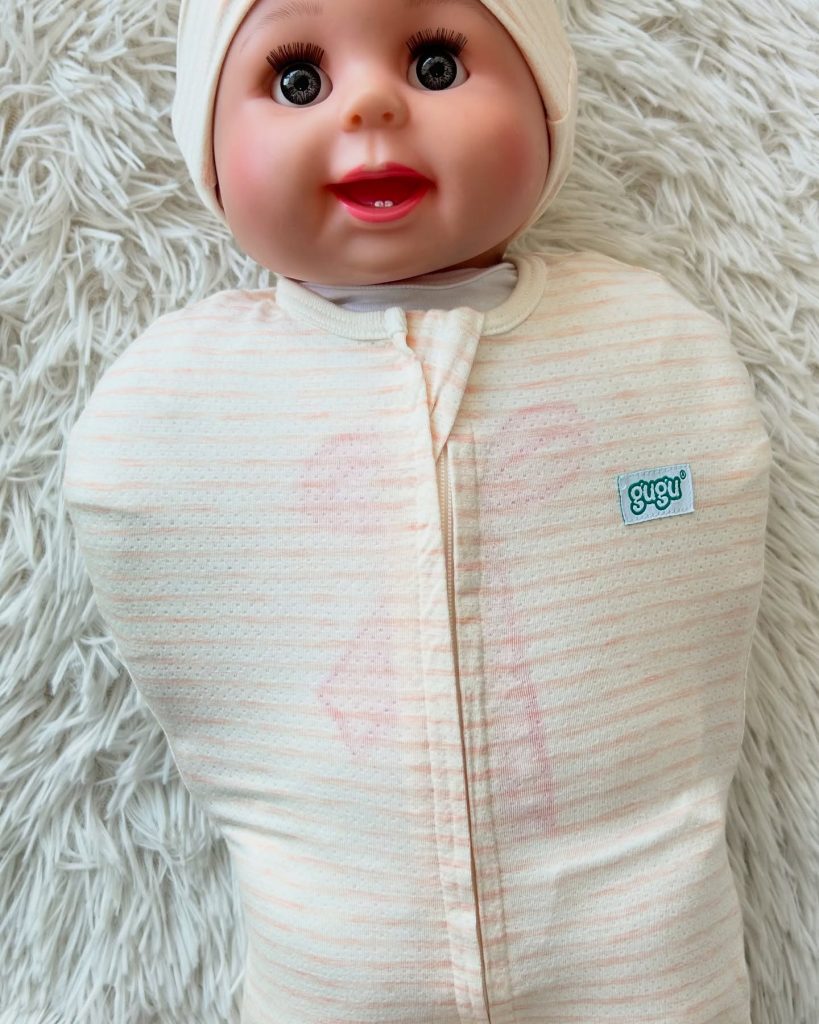 Love nya warna All Eyelet ToT Swaddle!

Dah la material sangat lembut. Bila pega…
